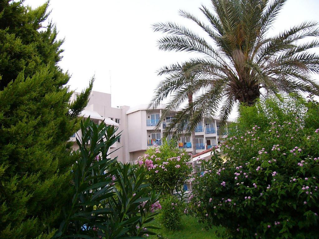 Kissos Hotel Paphos Exterior foto